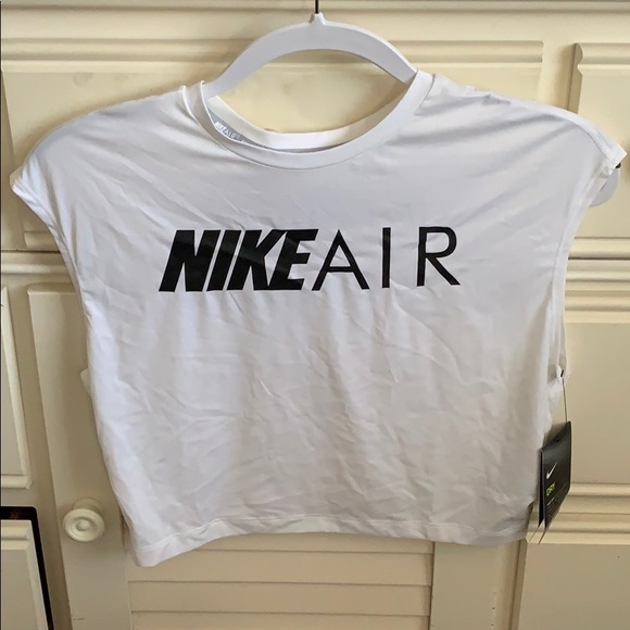 nike slim fit crop top